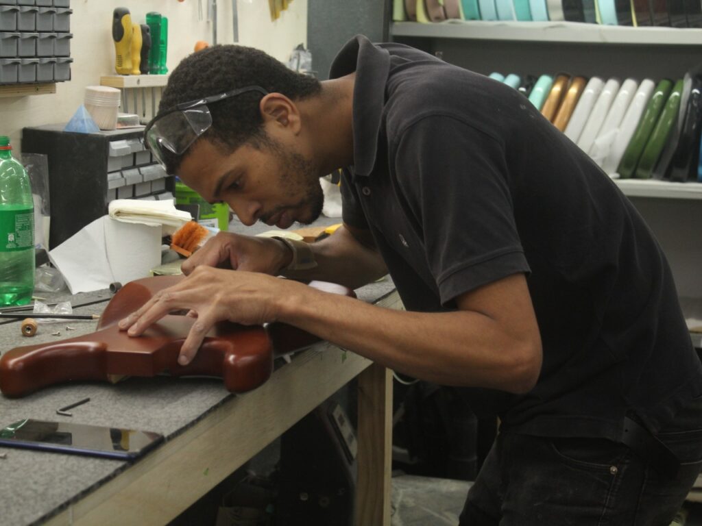 Wallace - Luthieria na Vila Formosa, Zona Leste - SP - Luthier perto de mim na Vila Formosa - Luthier perto de você 400 metros 